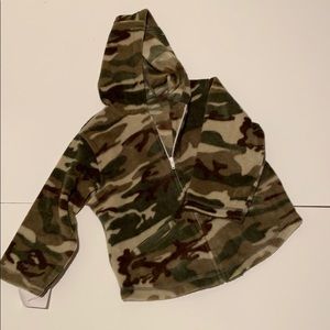 L/S camo hoodie fleece zip front top (NWT)